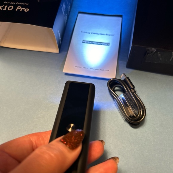 Hidden Camera Detectors X10 Pro, Accurate Anti Spy Camera/ Bug Sweeper/ GPS Trac - Picture 12 of 15